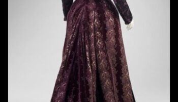 Ephemeral Elegance: Chronicles Crafted on Ankles