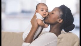 The Sacred Bond of Breastfeeding Ένα Μετακινήσεις Σύνδεσης και Αγάπης 2 Sacred Bond: Connecting Through the Act of Breastfeeding