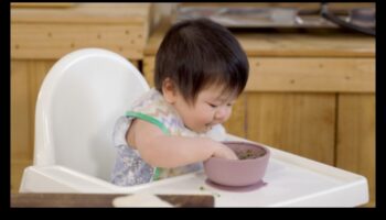 Fluttering Fun: Ενσωμάτωση παιχνιδιάρικων στιγμών στην ανάπτυξη του μωρού