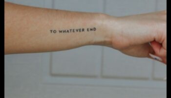 Wrist Chronicles: Miniature Tattoos με Μέγιστο Στυλ